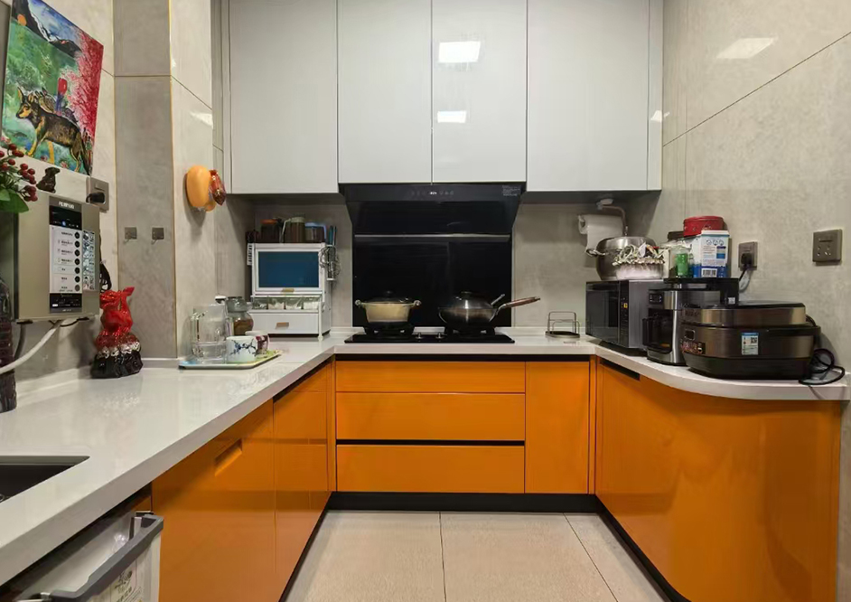 廚房裝修實景 | 當代藝術研究員沈士華老師的色彩美學