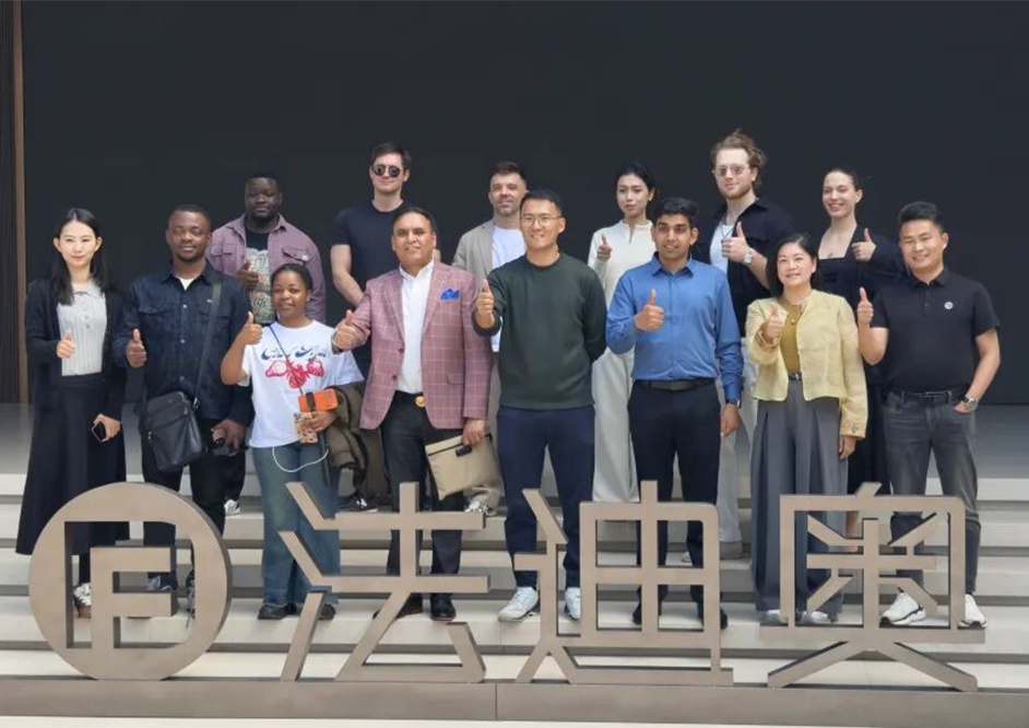 海外達(dá)人組團(tuán)打卡法迪奧，向世界展示高端不銹鋼全屋定制的力量！